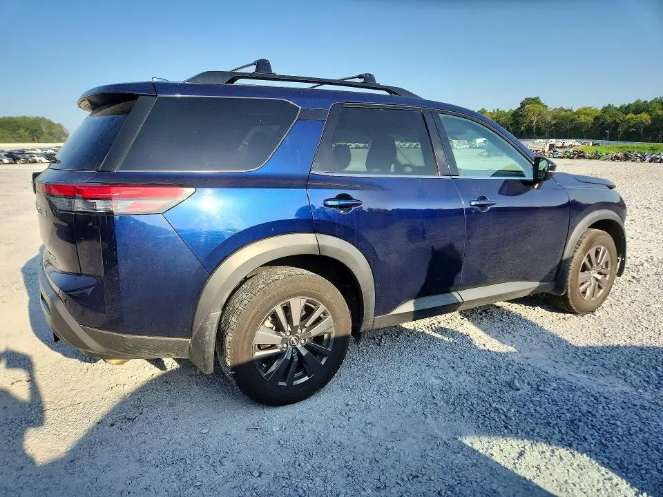 2022 NISSAN PATHFINDER SV  
