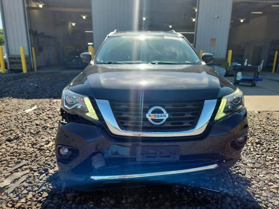 2017 NISSAN PATHFINDER SV  
