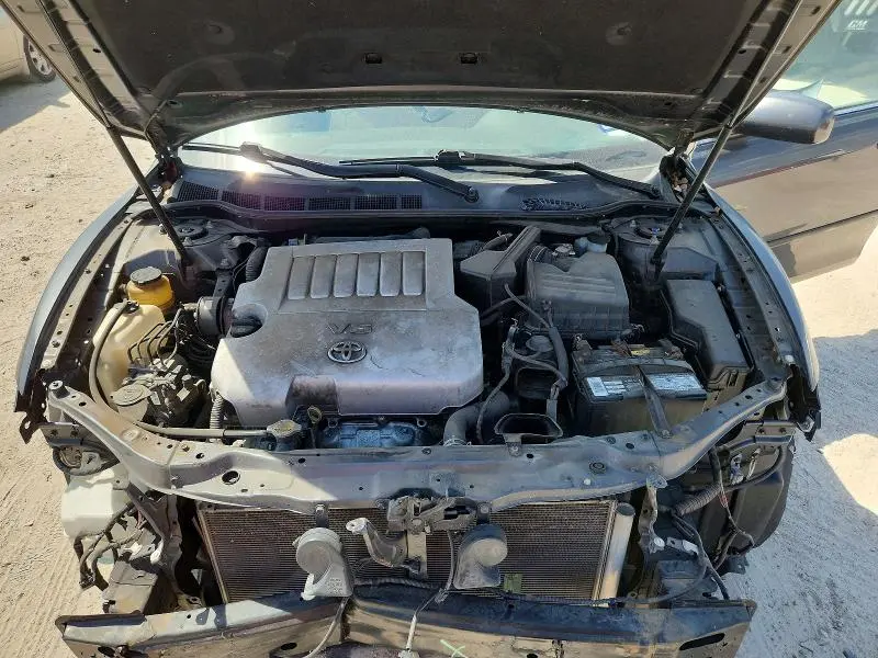 2011 TOYOTA CAMRY XLE V6  