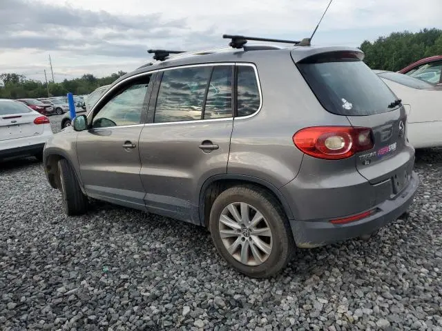 2010 VOLKSWAGEN TIGUAN SE  