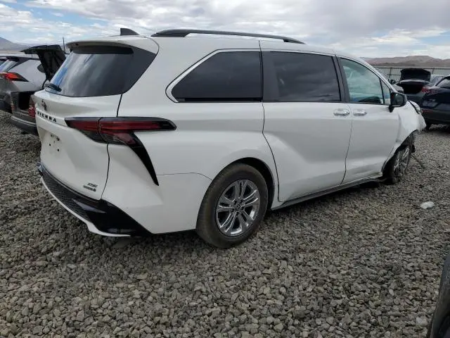 2022 TOYOTA SIENNA XSE  