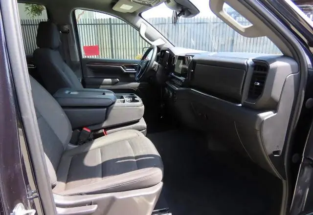 2023 CHEVROLET SILVERADO C1500 LT  