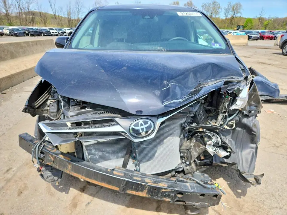 2020 TOYOTA SIENNA LE  