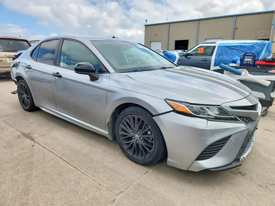 2019 TOYOTA CAMRY SE  
