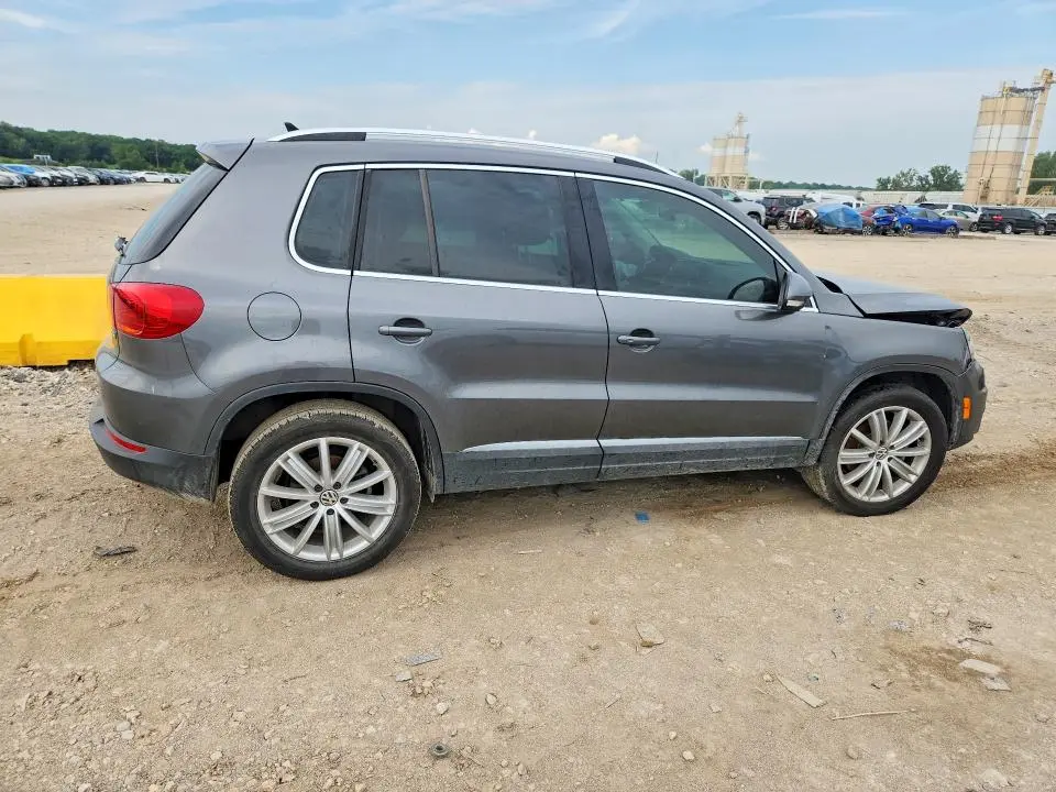 2016 VOLKSWAGEN TIGUAN S  