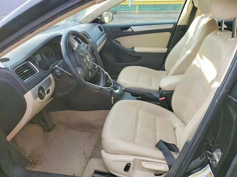 2013 VOLKSWAGEN JETTA SE  