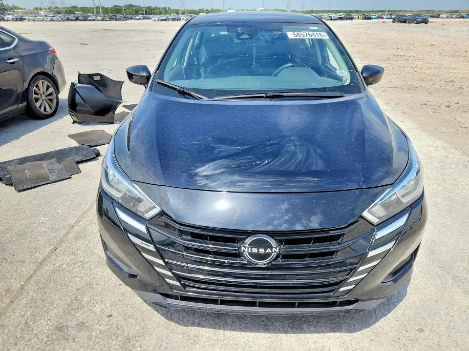 2024 NISSAN VERSA SV  
