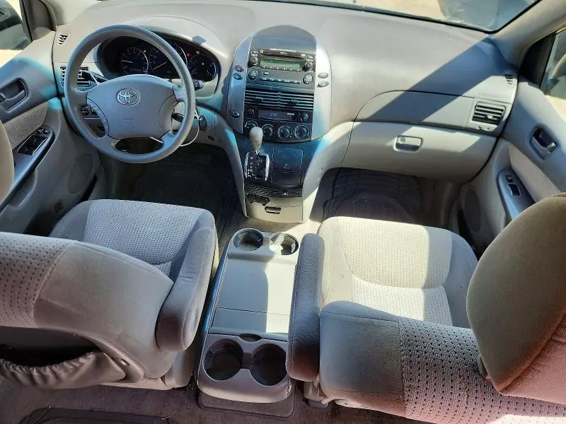 2010 TOYOTA SIENNA LE 7-PASSENGER  
