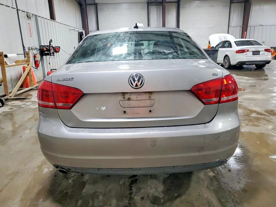 2013 VOLKSWAGEN PASSAT SE  
