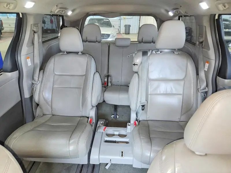 2015 TOYOTA SIENNA XLE 8-PASSENGER  