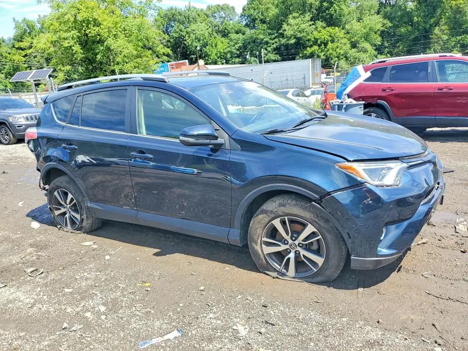 2018 TOYOTA RAV4 XLE  