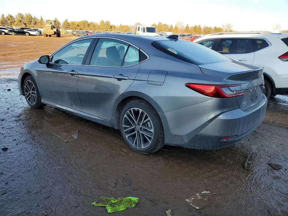 2025 TOYOTA CAMRY XLE  