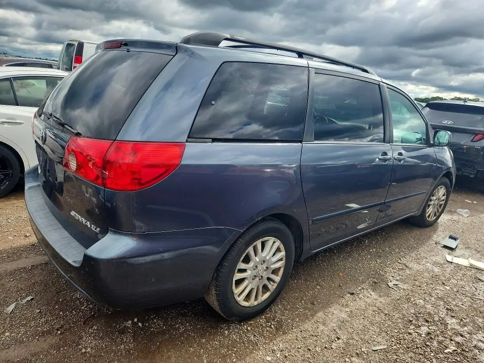 2010 TOYOTA SIENNA XLE  