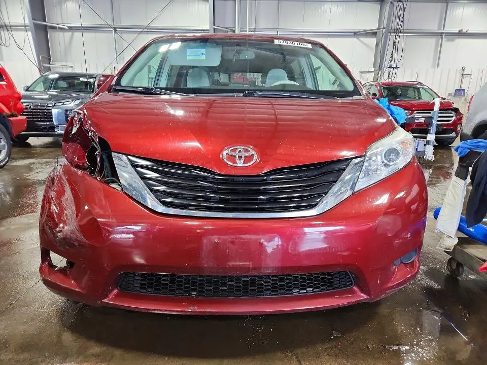 2011 TOYOTA SIENNA LE  