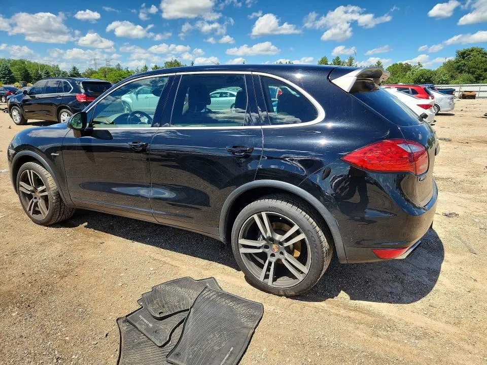2014 PORSCHE CAYENNE   