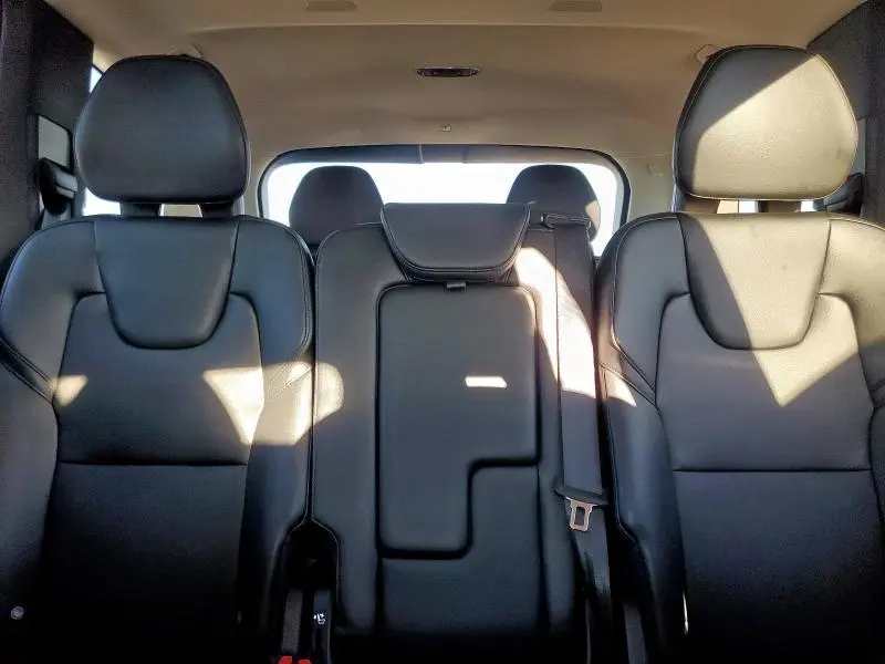 2022 VOLVO XC90 T5 MOMENTUM  