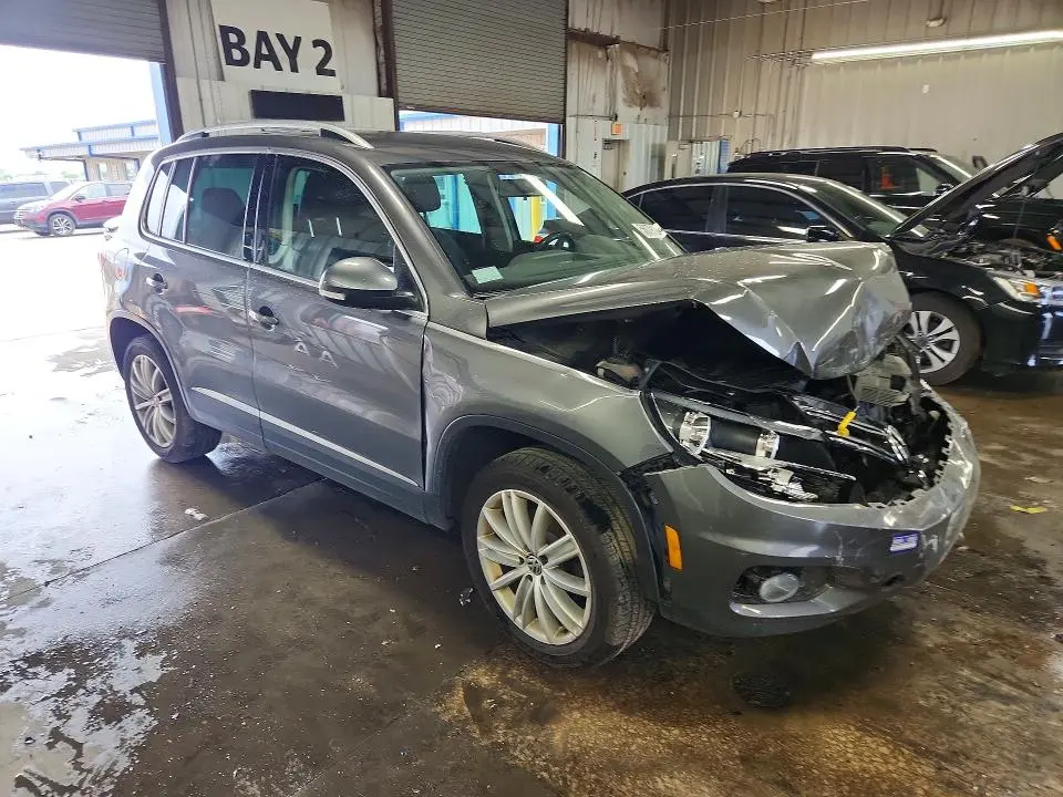 2014 VOLKSWAGEN TIGUAN S  