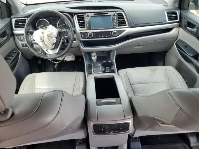 2017 TOYOTA HIGHLANDER SE  