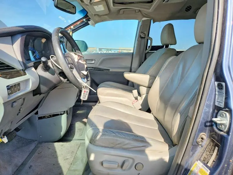 2017 TOYOTA SIENNA XLE 8-PASSENGER  