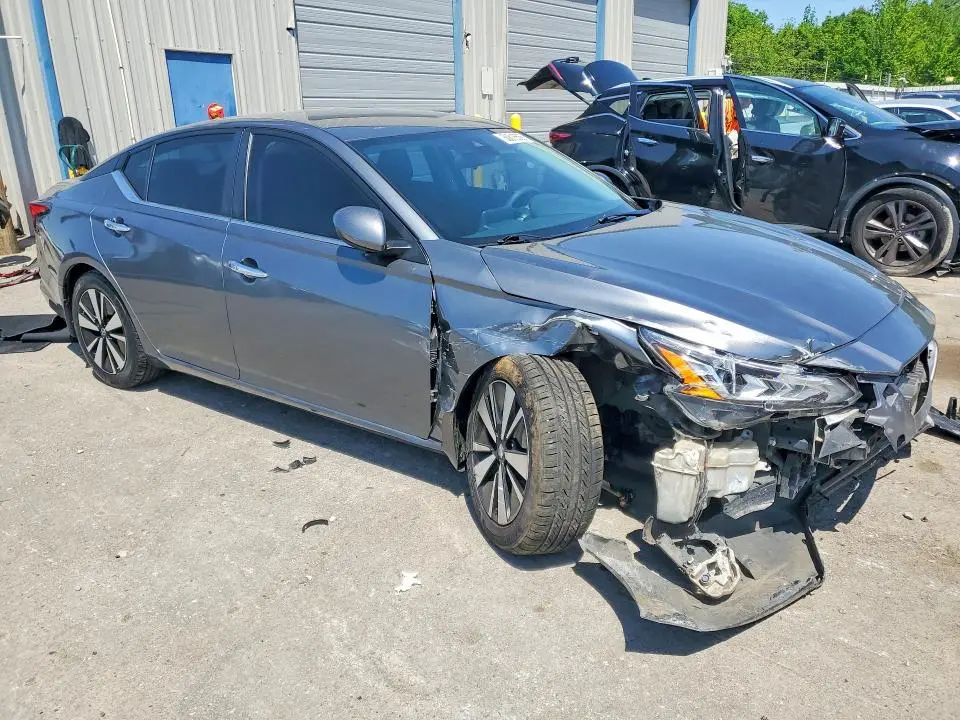 2022 NISSAN ALTIMA SV  