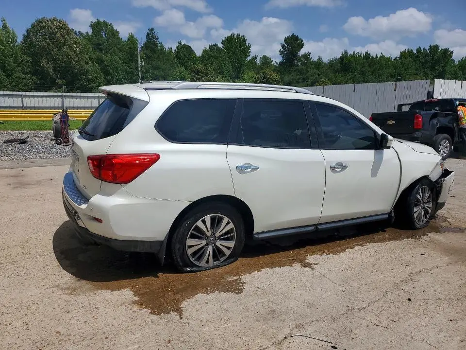 2017 NISSAN PATHFINDER SL  