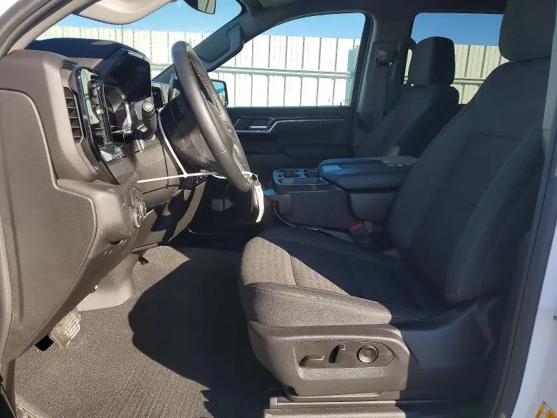 2025 CHEVROLET SILVERADO C1500 LT  