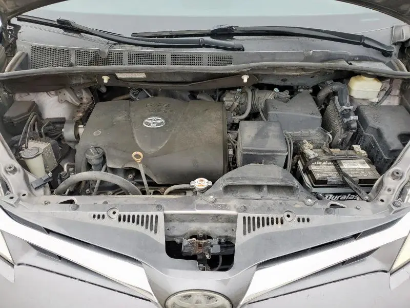 2018 TOYOTA SIENNA XLE  