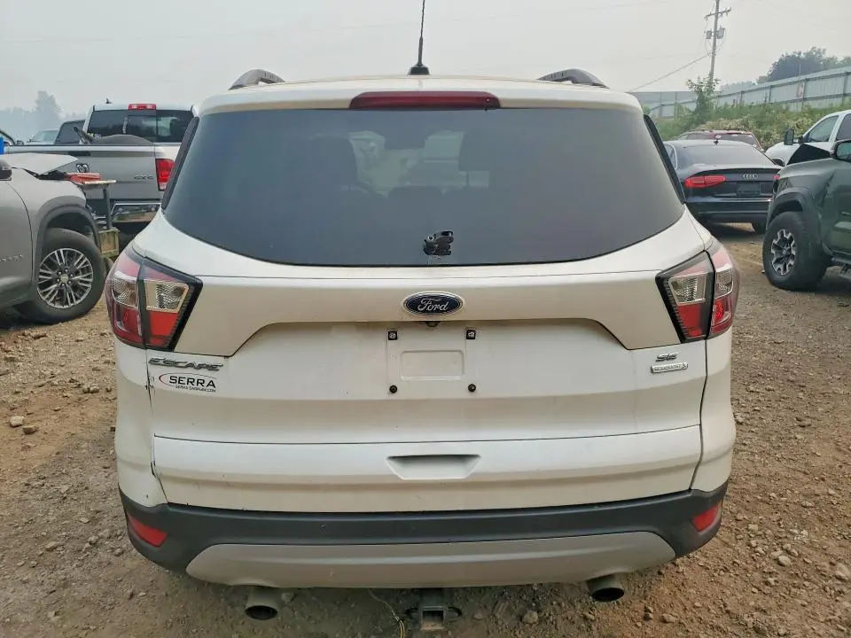 2017 FORD ESCAPE SE  