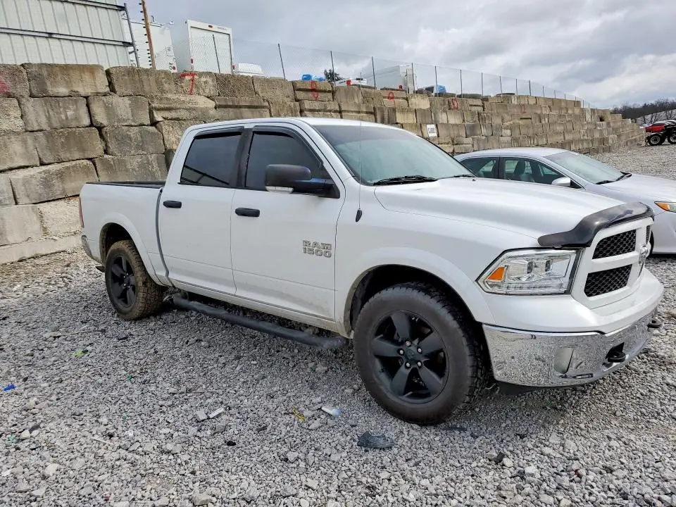 2016 RAM 1500 SLT  
