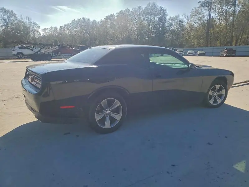 2016 DODGE CHALLENGER SXT  