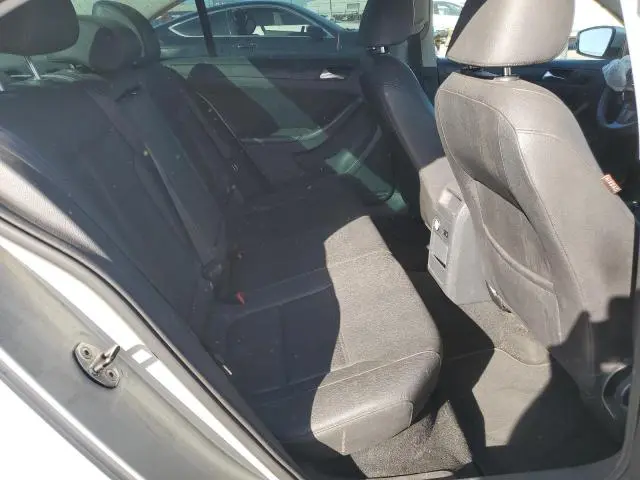 2011 VOLKSWAGEN JETTA SE  