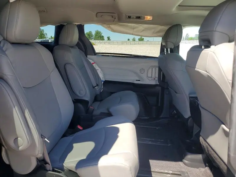 2025 TOYOTA SIENNA XLE 7-PASSENGER  