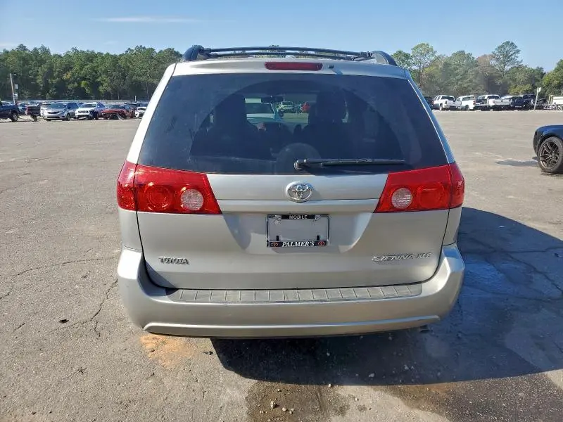 2010 TOYOTA SIENNA XLE  
