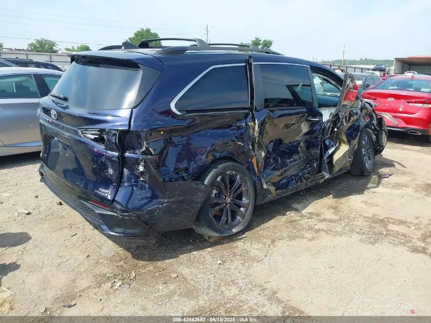 2021 TOYOTA SIENNA XSE