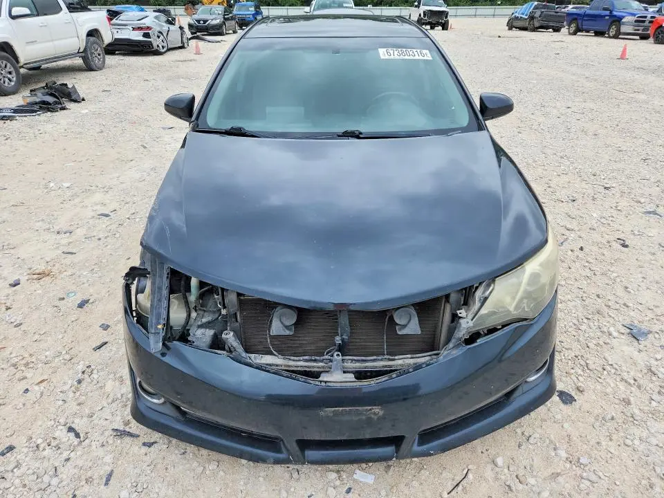 2014 TOYOTA CAMRY SE  