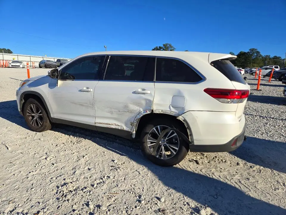 2019 TOYOTA HIGHLANDER LE  