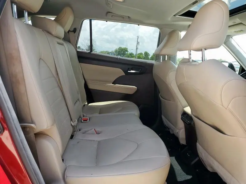 2021 TOYOTA HIGHLANDER XLE  