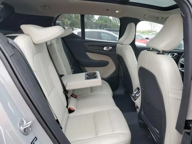 2024 VOLVO XC40 PLUS  