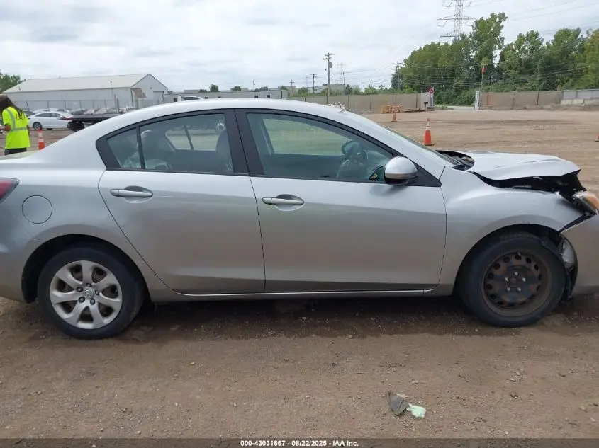 2013 MAZDA MAZDA3 I SPORT