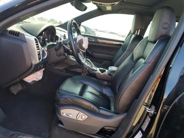 2017 PORSCHE CAYENNE   