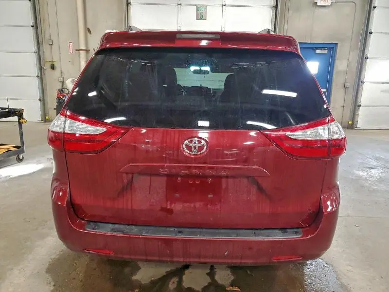2015 TOYOTA SIENNA LE  