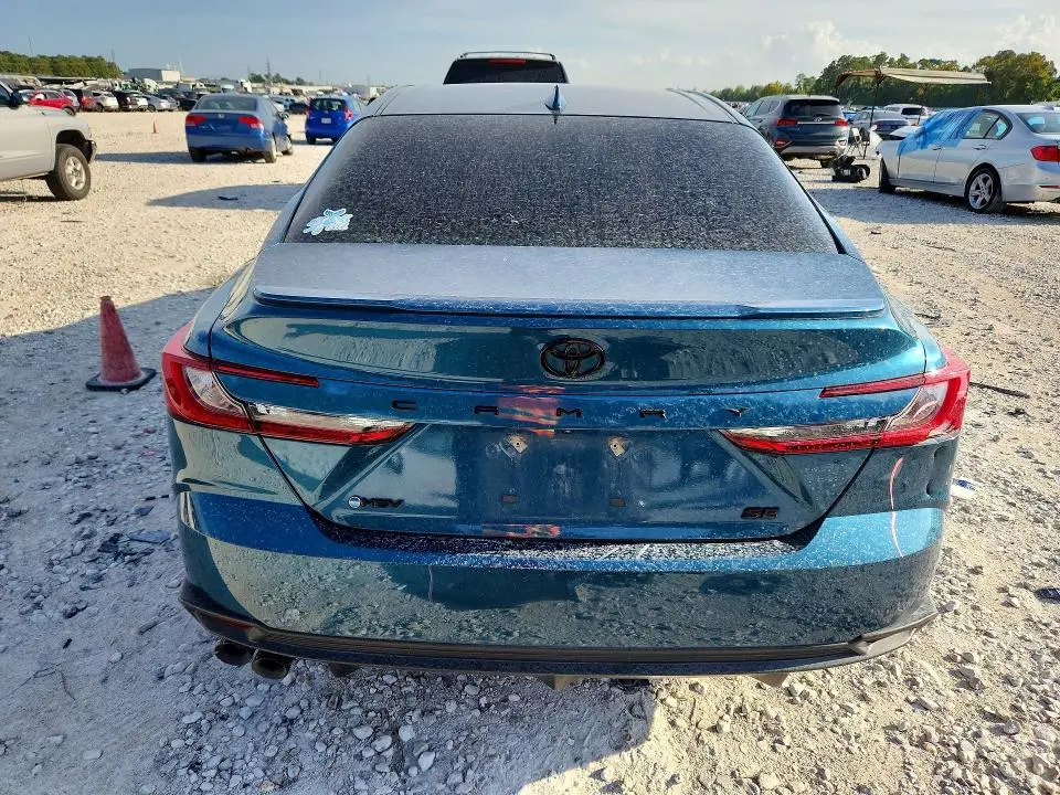 2025 TOYOTA CAMRY SE  
