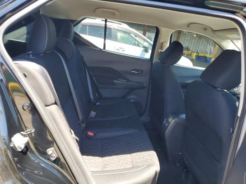 2022 NISSAN KICKS SV  