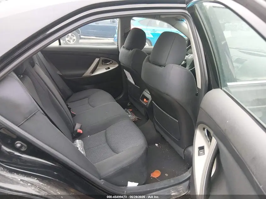 2011 TOYOTA CAMRY SE