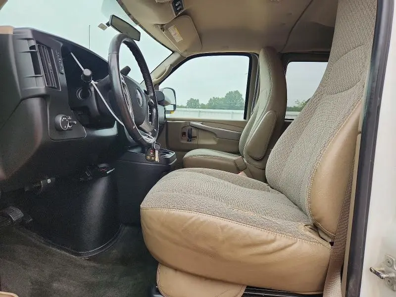 2010 GMC SAVANA G3500 LT  
