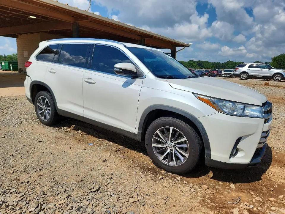 2019 TOYOTA HIGHLANDER XLE  