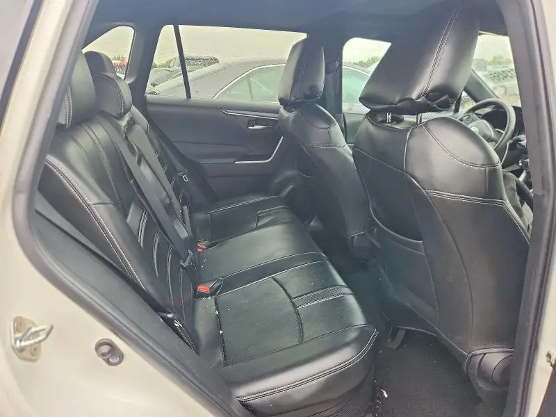 2022 TOYOTA RAV4 SE  