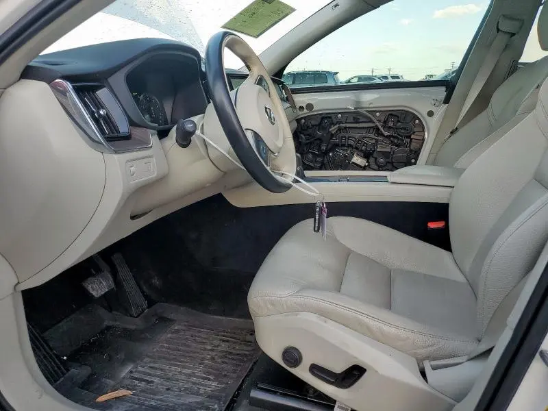 2021 VOLVO XC60 T5 MOMENTUM  