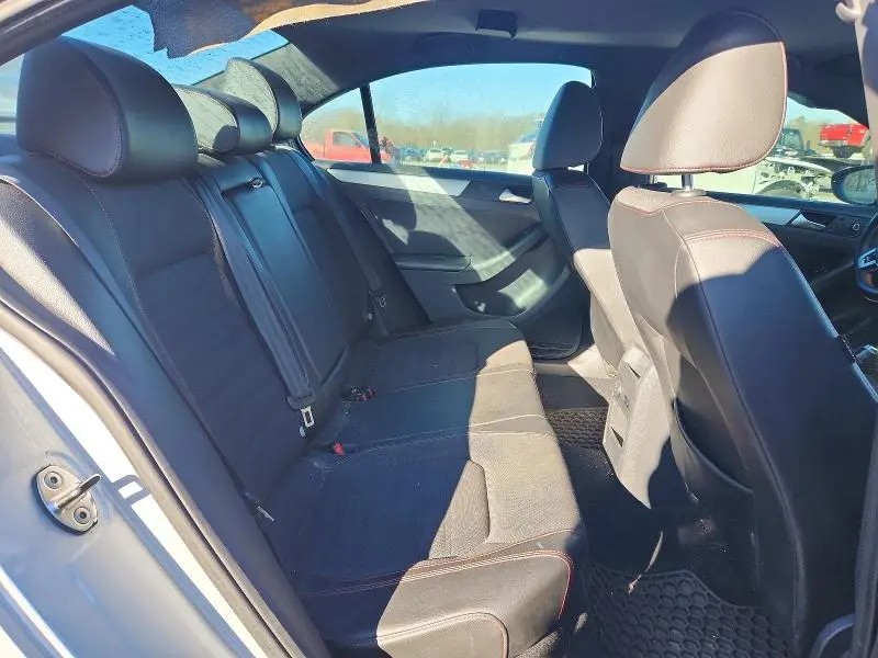 2012 VOLKSWAGEN JETTA GLI  