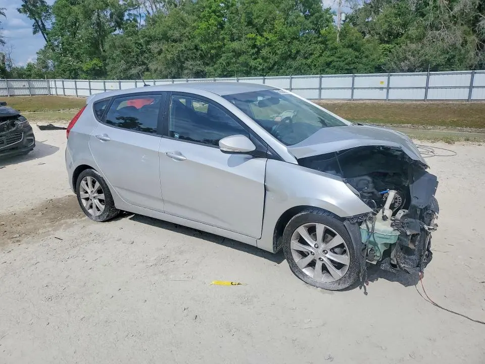 2013 HYUNDAI ACCENT SE  